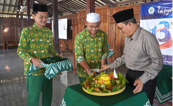 potong tumpeng harlahok ok